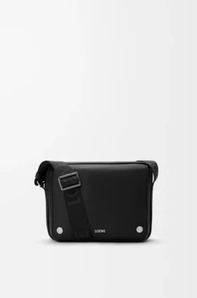 Bandolera Pebble mediana en piel de becerro lisa