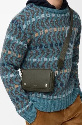 Bandolera «Pebble» pequeña en piel de becerro granulada y flexible