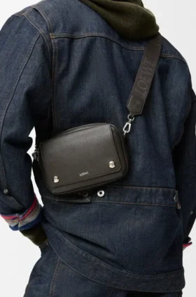 Bandolera «Pebble» pequeña en piel de becerro granulada y flexible