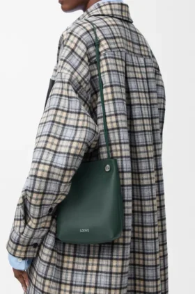 Bolsita «Pebble» en piel de becerro lisa