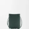 Bolsita «Pebble» en piel de becerro lisa