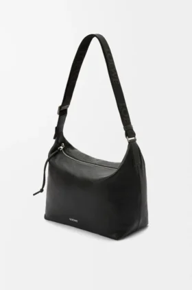 Bolso bandolera Cubi en piel de becerro granulada y flexible