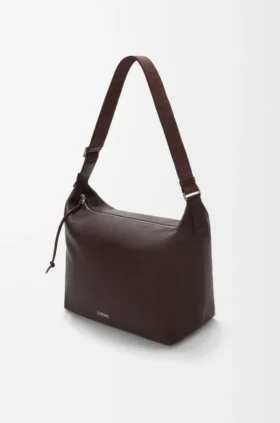Bolso bandolera Cubi en piel de becerro granulada y flexible