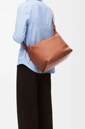 Bolso bandolera Cubi en piel de becerro lisa y flexible con correa de jacquard
