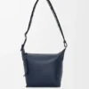 Bolso bandolera Cubi pequeño en piel de becerro lisa y suave con jacquard