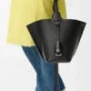 Bolso Bilbao mediano de piel de becerro lisa