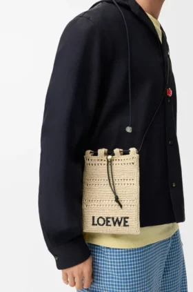Bolso con cordón de rafia