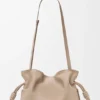 Bolso de mano Flamenco mediano en piel de becerro napa