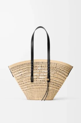 Bolso grande tipo cesta trenzada de palma de iraca y piel de becerro