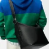 Bolso Hobo Loop grande en piel de becerro granulada y flexible