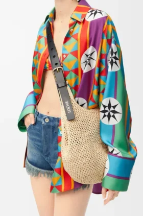 Bolso hobo pequeño con perforaciones, de rafia y piel de becerro