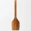 Bolso Loop Hobo mediano en piel de becerro ante