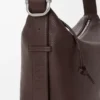 Bolso Loop Hobo mediano en piel de becerro granulada y flexible