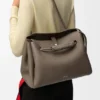 Bolso Madrid grande en piel de becerro granulada y flexible
