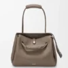 Bolso Madrid grande en piel de becerro granulada y flexible