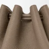 Bolso Madrid pequeño en piel de becerro granulada y flexible