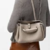 Bolso Madrid pequeño en piel de becerro granulada y flexible