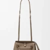 Bolso Madrid pequeño en piel de becerro granulada y flexible