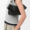 Bolso Ola mediano en piel de becerro lisa