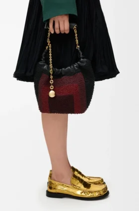 Bolso «Squeeze» mini de piel con abalorios