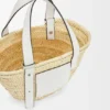 Bolso tipo cesta pequeño de hoja de palma y piel de becerro