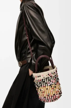 Bolso tipo cubo de cordón, cuero y lana