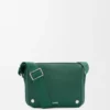 Bolso tipo mensajero Pebble mediano en piel de becerro granulada y flexible