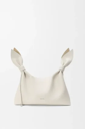 Bolso tipo pañuelo mediano de piel de becerro lisa