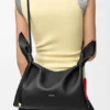 Bolso tipo pañuelo mediano de piel de becerro lisa