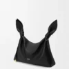 Bolso tipo pañuelo mediano de piel de becerro lisa