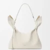 Bolso tipo pañuelo mediano de piel de becerro lisa