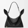 Bolso tipo pañuelo mediano de piel de becerro lisa