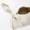 Bolso tipo pañuelo mediano de piel de becerro lisa
