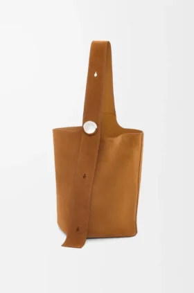 Bolso tipo Pebble Bucket grande en piel de becerro de ante