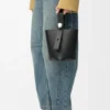Bolso tipo Pebble Bucket mini en piel de becerro granulada suave