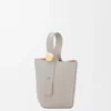 Bolso tipo Pebble Bucket «Mini Pebble» en piel de becerro lisa