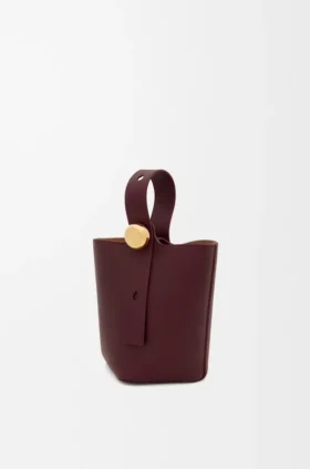 Bolso tipo Pebble Bucket «Mini Pebble» en piel de becerro lisa