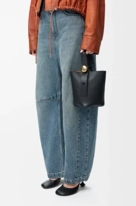 Bolso tipo Pebble Bucket «Mini Pebble» en piel de becerro lisa