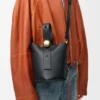 Bolso tipo Pebble Bucket «Mini Pebble» en piel de becerro lisa