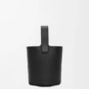 Bolso tipo Pebble Bucket «Mini Pebble» en piel de becerro lisa