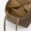Bolso tote mediano horizontal con pliegue Puzzle Fold en piel de becerro de grano suave