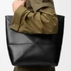 Bolso tote mediano «Puzzle Fold» en piel de becerro brillante