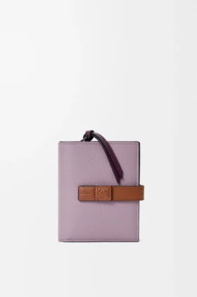 Cartera compacta con cremallera de piel de becerro de grano suave