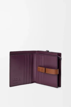 Cartera compacta con cremallera de piel de becerro de grano suave