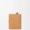 Cartera compacta con cremallera de piel de becerro de grano suave