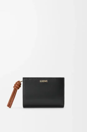 Cartera compacta «Knot» en piel de becerro napa brillante
