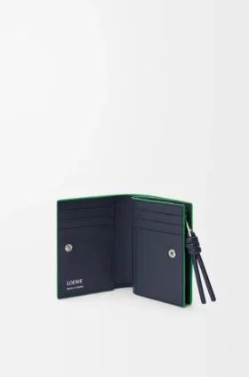 Cartera compacta «Knot» en piel de becerro napa brillante