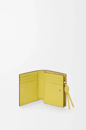 Cartera compacta «Knot» en piel de becerro napa brillante