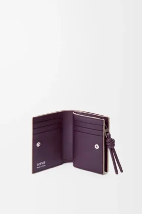 Cartera compacta «Knot» en piel de becerro napa brillante