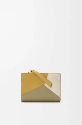 Cartera compacta «Puzzle» en piel de becerro clásica